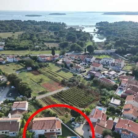 Semesterbostad House Bianca Valbandon