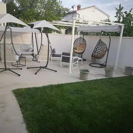 Semesterbostad House Bianca