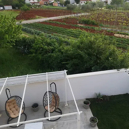 Semesterbostad House Bianca