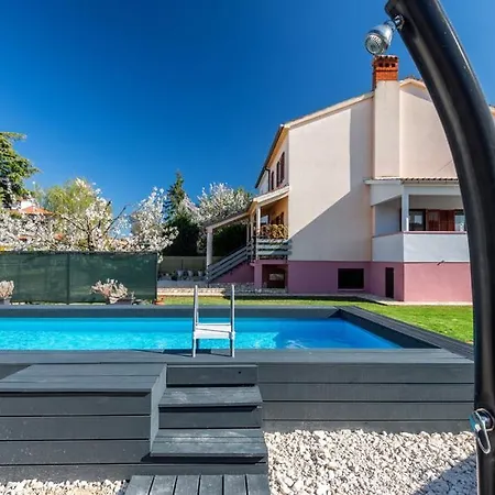 Semesterbostad House Bianca *